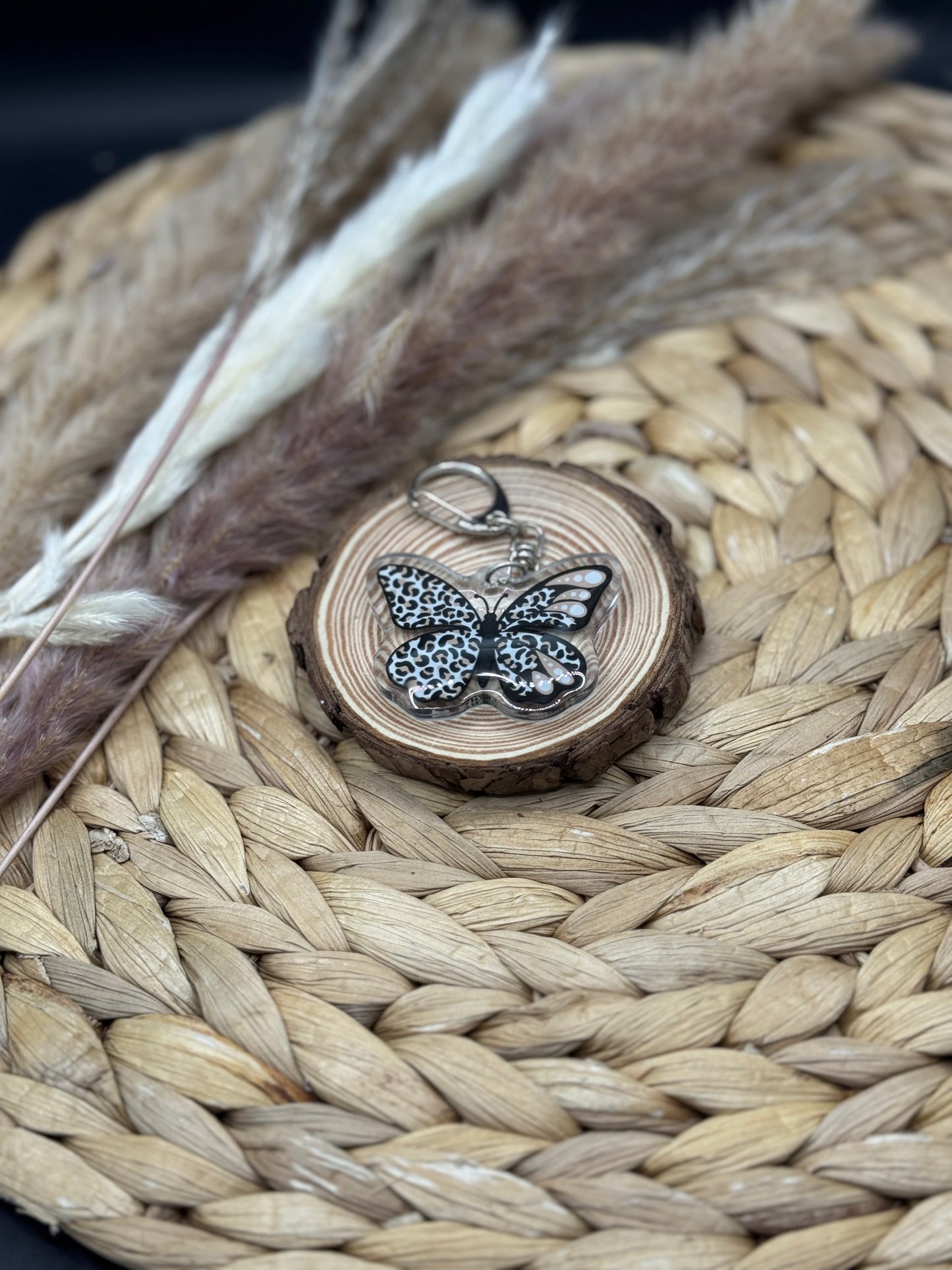 Schlüsselanhänger Leo Butterfly beige 5cm