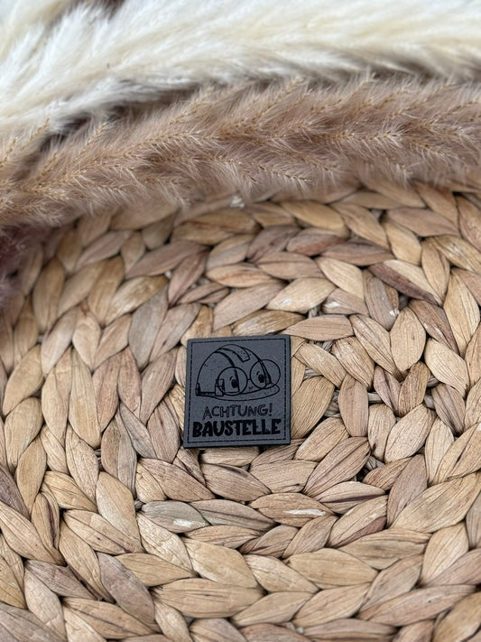 Kunstleder-Label Achtung Baustelle